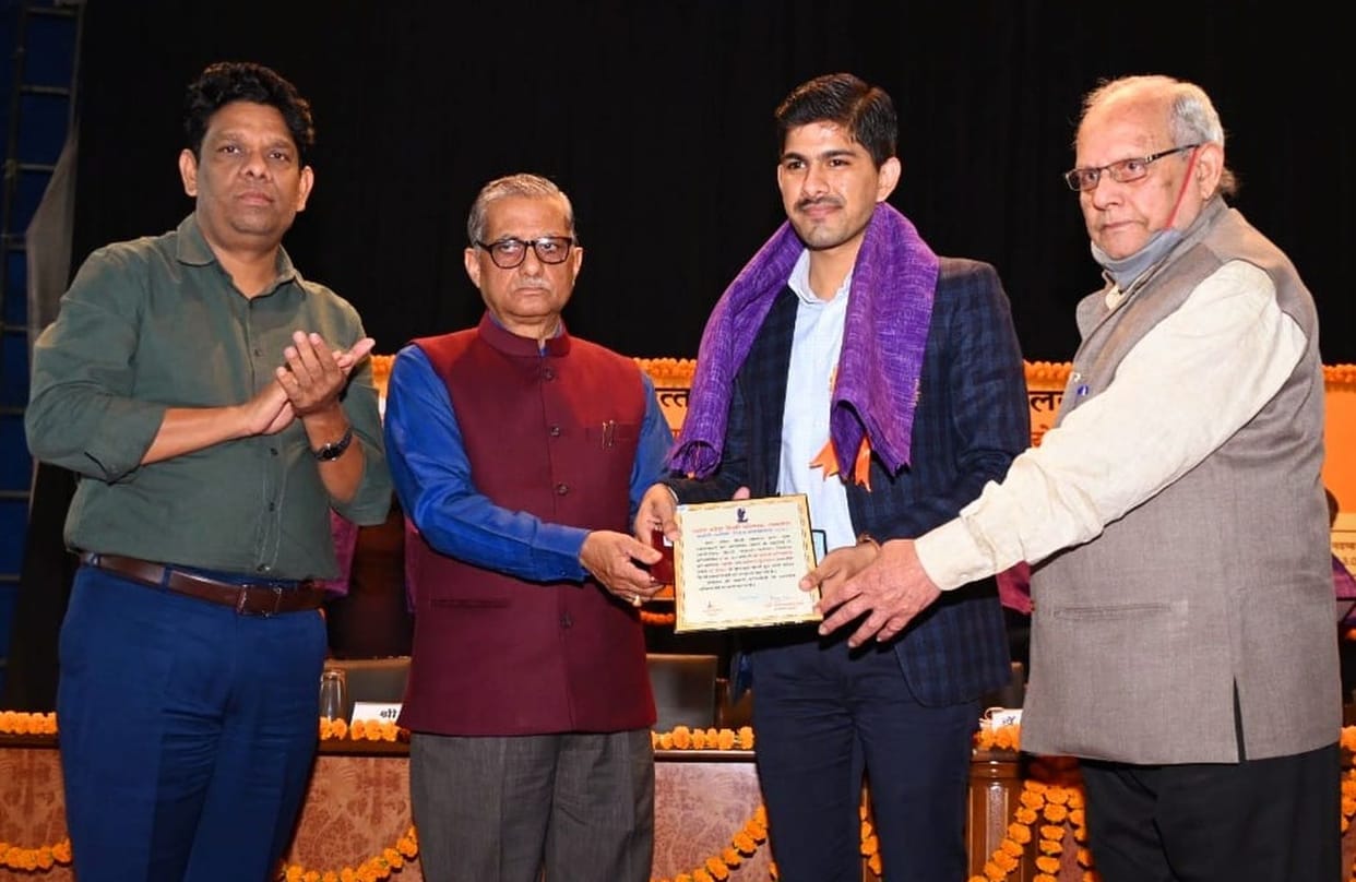 Young poet Utkarsh received award in Lucknow