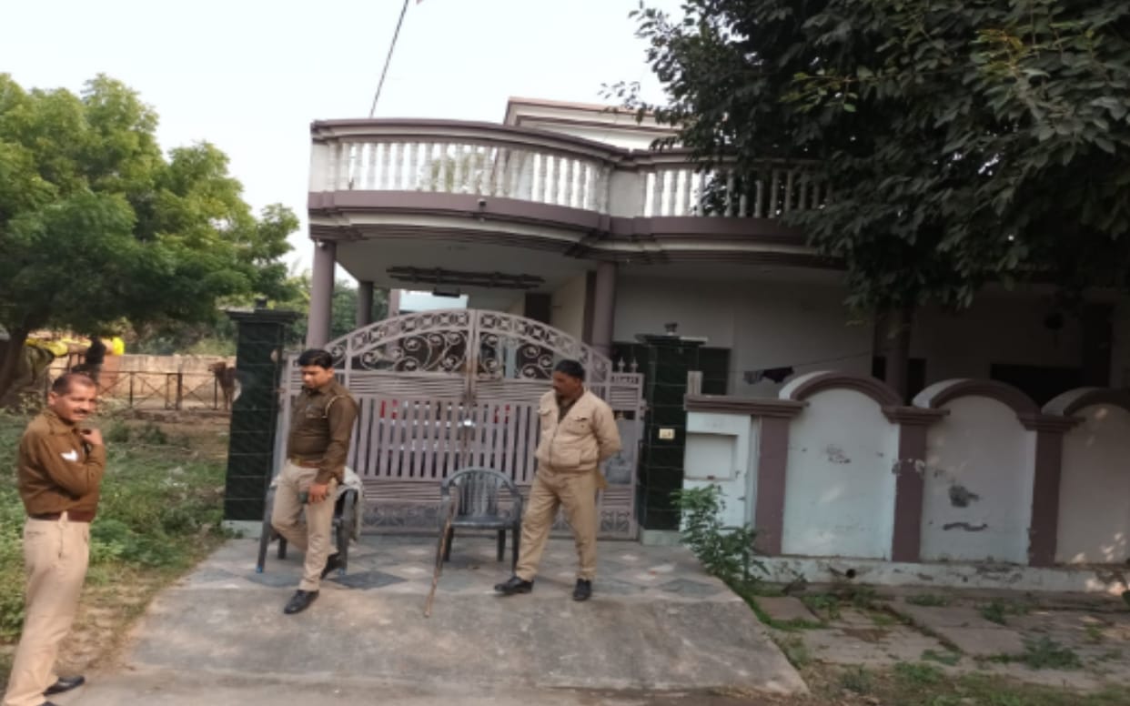 Meerut: fierce firing broad daylight near the police station in Meerut