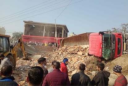 Truck carrying tiles overturns student injured near Gagret Una Himachal Pradesh