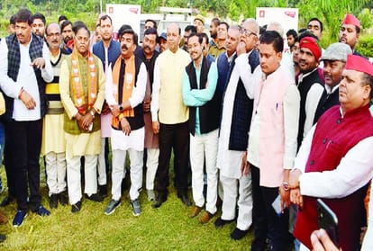UP Elections 2022 Debate With People And Politicians In Mainpuri