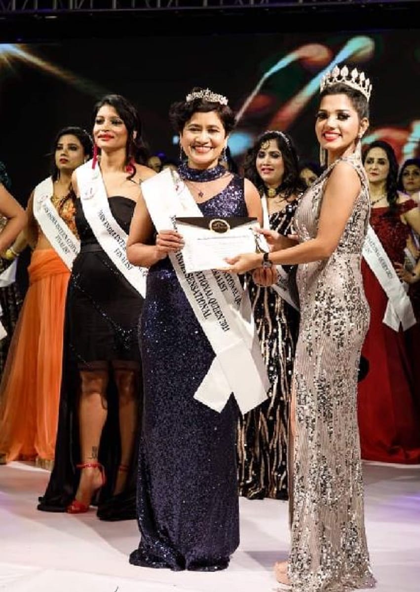 IMS BHU Prof. Anjali Rani receives Mrs India Queen Award