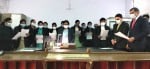 हाथरस : संविधान दिवस अवसर पर शपथ दिलातीं जिला जज।  संवाद