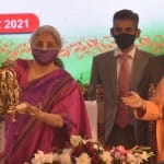 लखनऊ में आयकर विभाग के नए प्रत्यक्ष कर भवन के लोकार्पण कार्यक्रम में मौजूद निर्मला सीतारमण, सीएम योगी