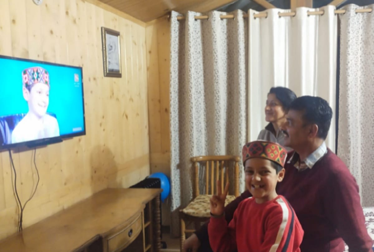 Arunoday of Shimla watched his KBC show with his parents