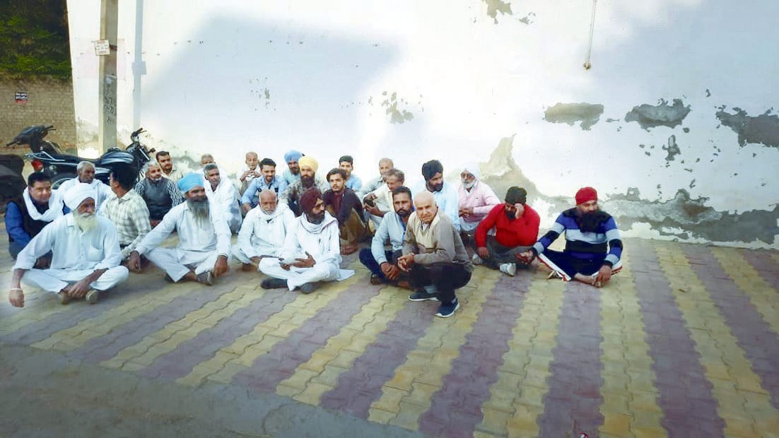 Villagers of 4 villages opposed the team that arrived for the consolidation of Shah Satnampura village