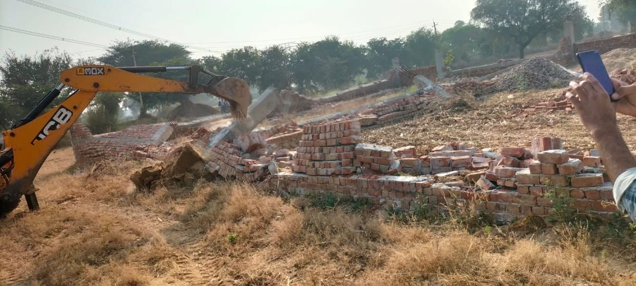 The team of district town planner Narnaul demolished the illegal colony