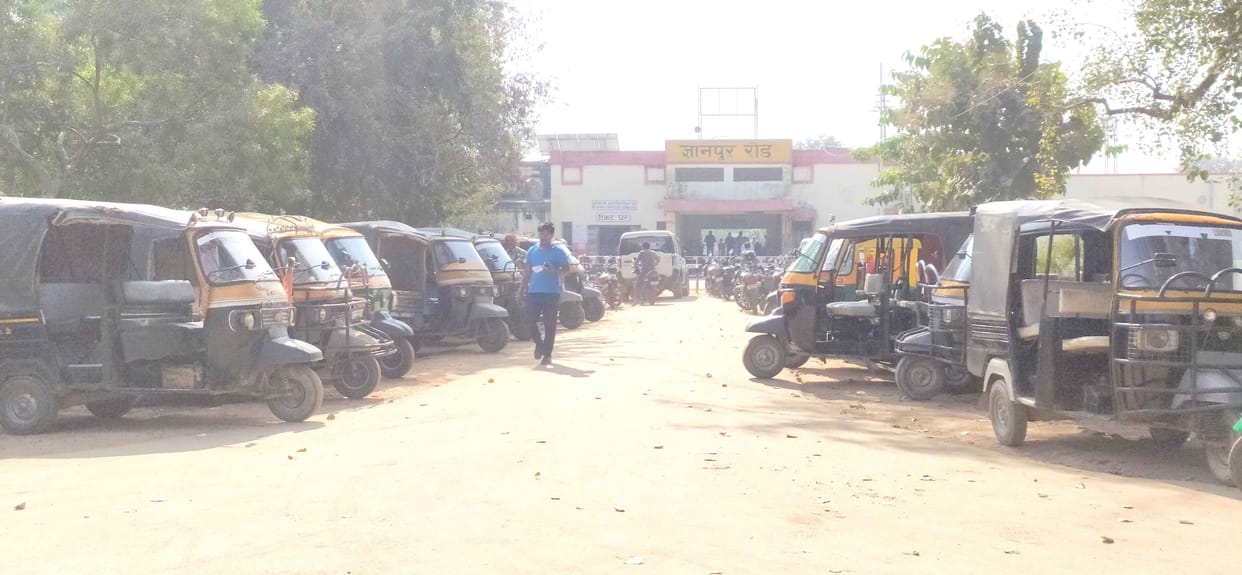 Entry gate made illegal auto stand
