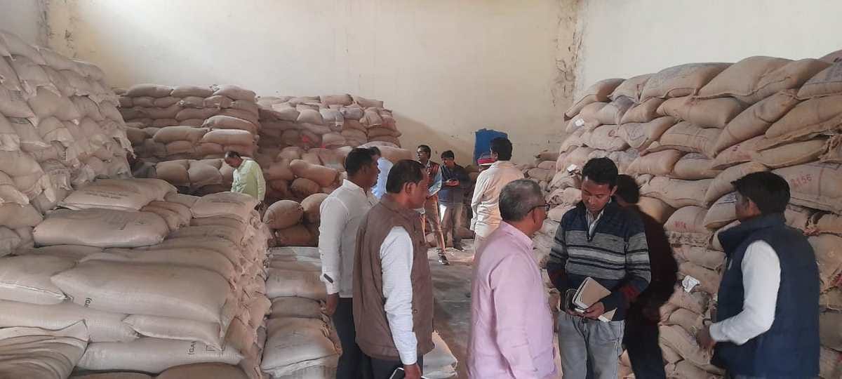 Azamgarh Divisional commissioner sealed two warehouses after getting disturbances in surprise inspection 
