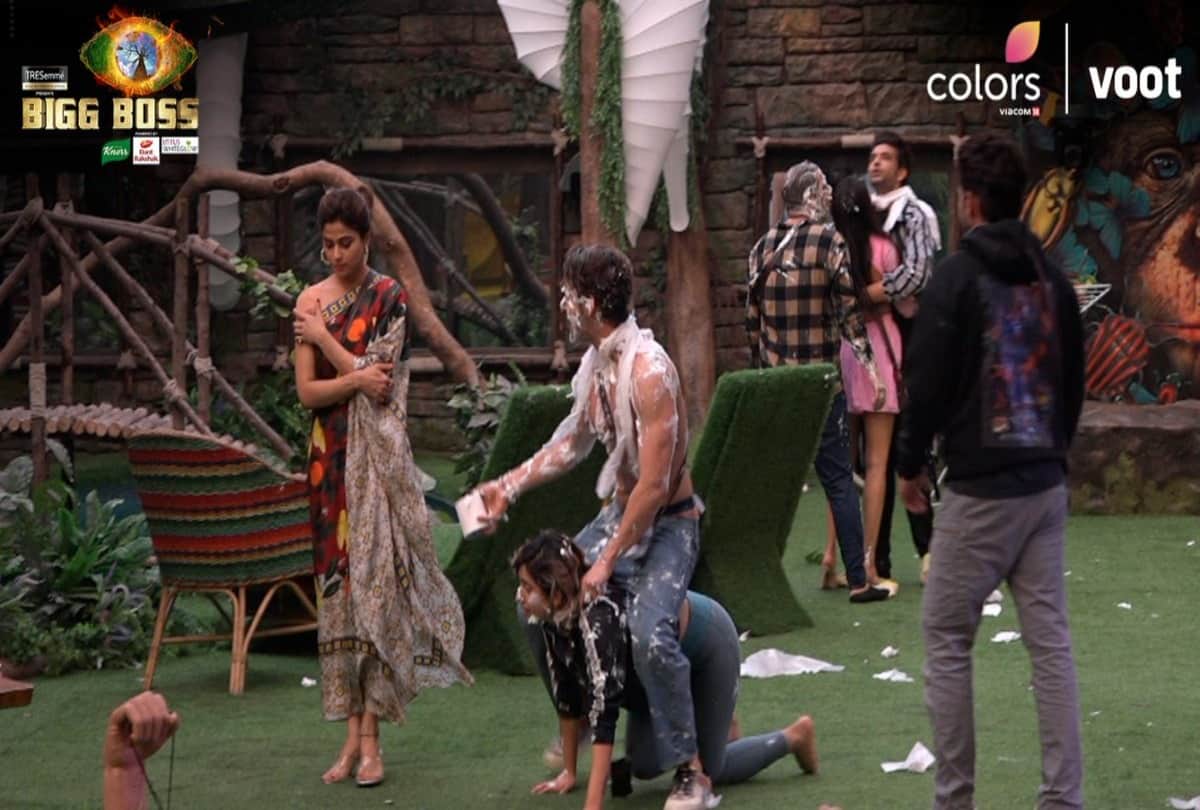 Bigg Boss 15: Bharti Singh and Harsh Limbachiyaa arrived on the show instead of Bigg Boss gave this fun task to the family members