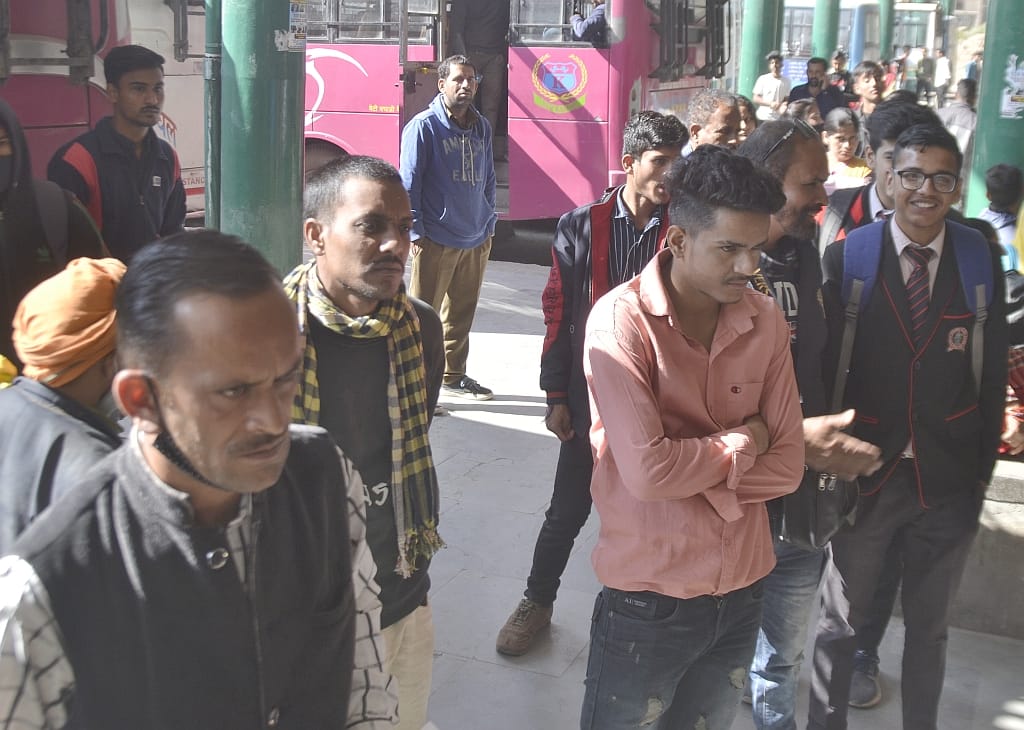 people in nahan and all sirmaur district not  wearing the mask  in corona time