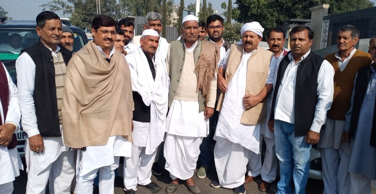 Farmers left for Ghazipur border