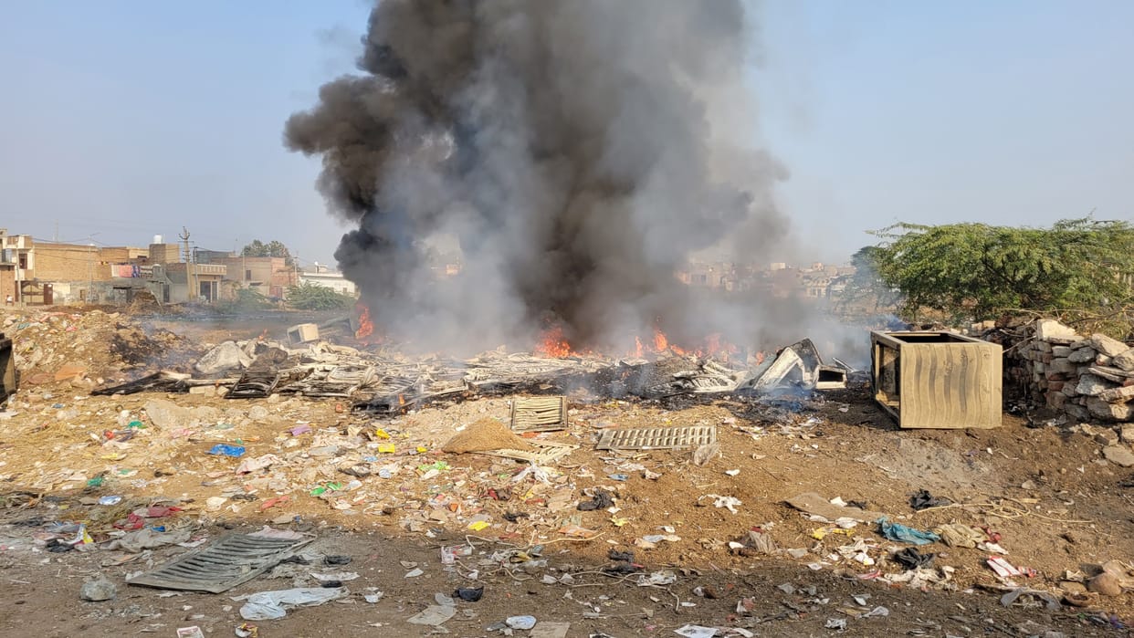 Cooler factory's garbage was set on fire, pollution caused