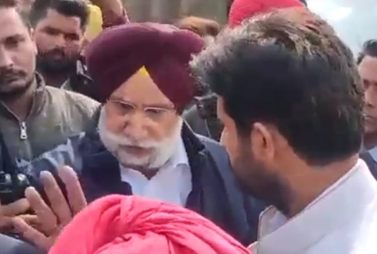 Deputy Chief Minister and transport minister face protest of employees in Muktsar