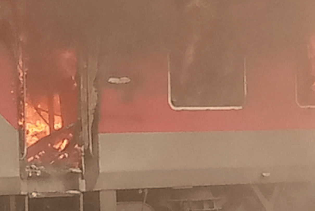 Agra Gwalior Rail Route Affected After Fire in AC Coach Of Udhampur Durg Super Fast Train