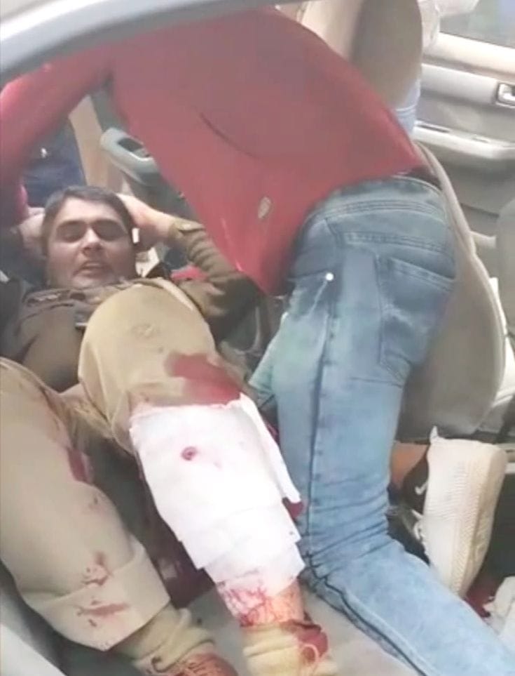 The miscreants shot in the leg of the chasing outpost in-charge