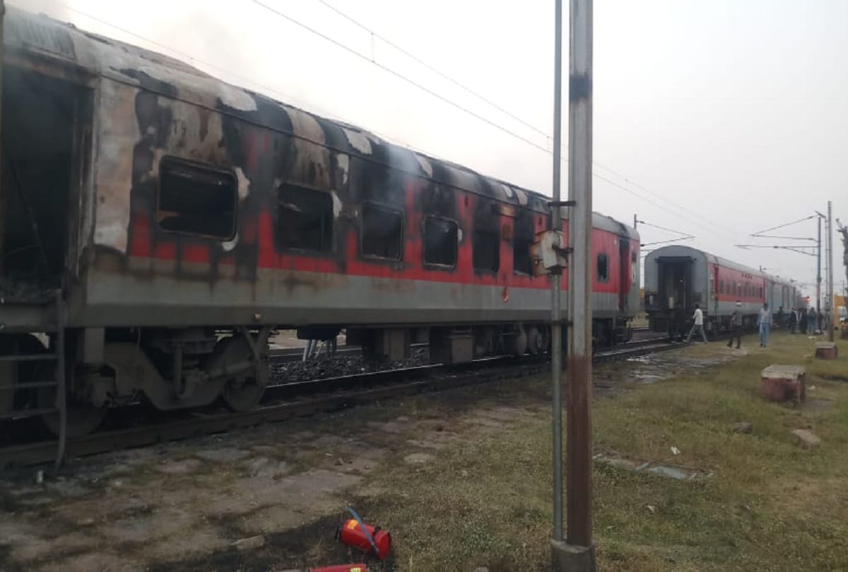Fire breaks out in two air-conditioned coaches of Udhampur Durg Express panic among passengers