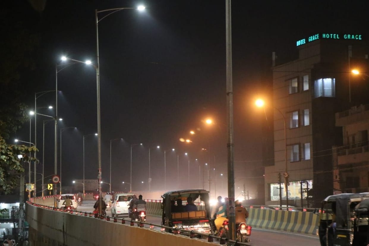 Citizens breathing in polluted air for 22 days, sprinkling water for only two days.