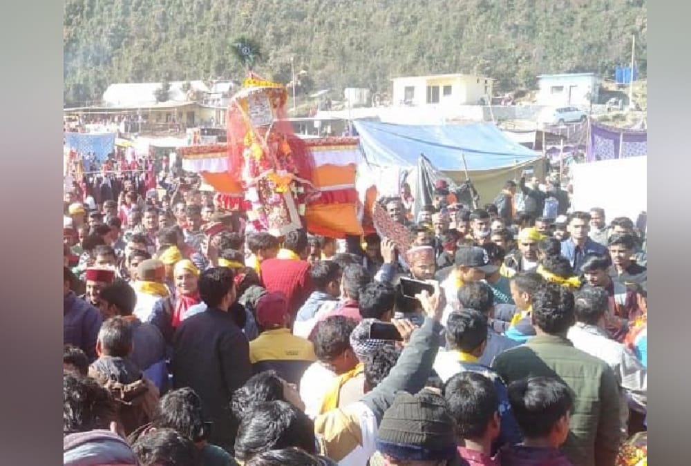 Uttarakhand News: Devotees Crowd to see Dev Doli Dance in Sem Mukhem Nagraja Mela Photos