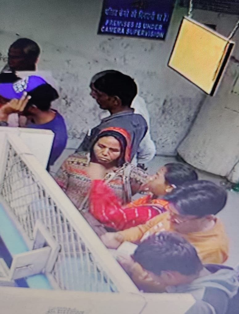 Hathras: Two women crossed one lakh rupees from businessman's bag