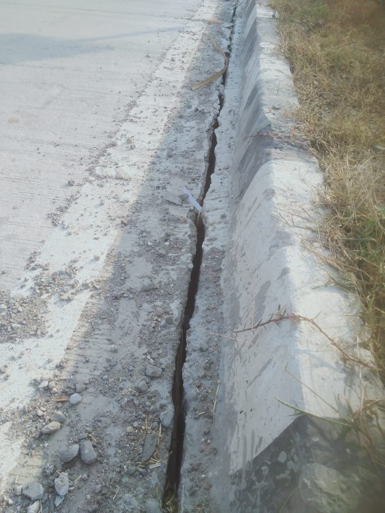 Break' of cracks at the speed