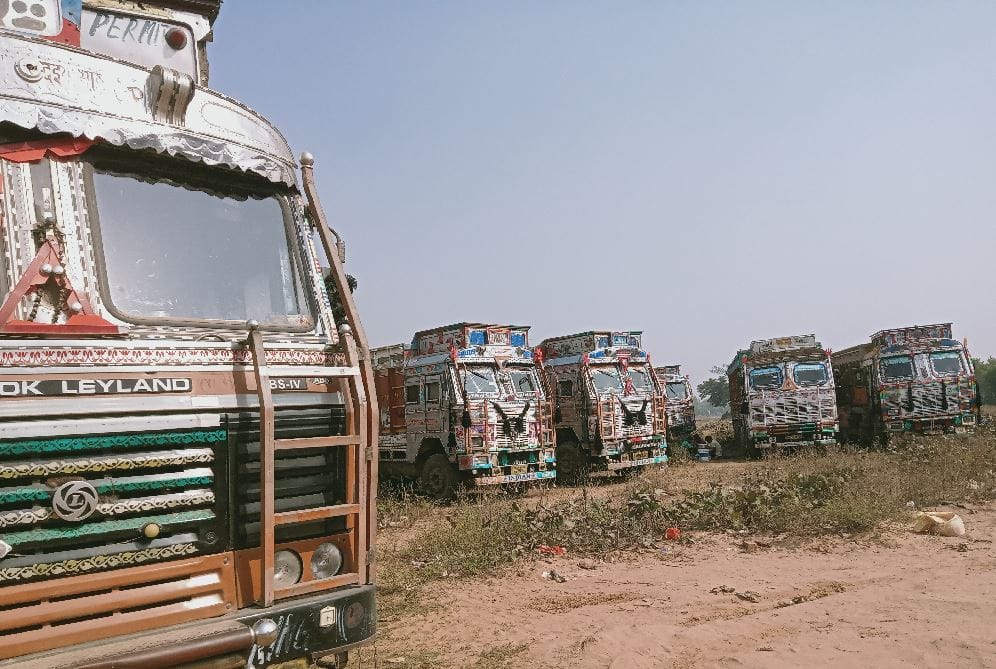 Mining mafia in Mirzapur threatens to terminate the job of ARTO two arrested