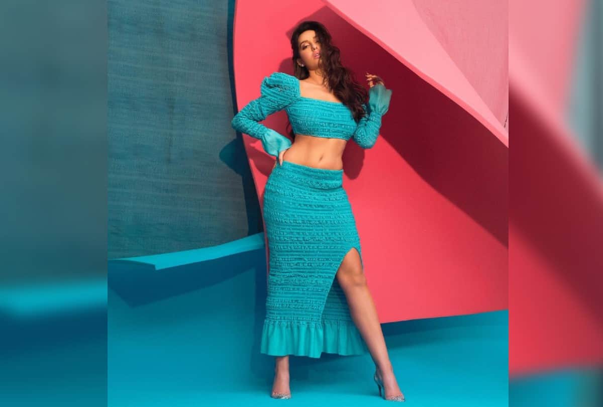 Nora Fatehi Blue Skirt Crop top Photos Viral Looks Cute And Glamorus