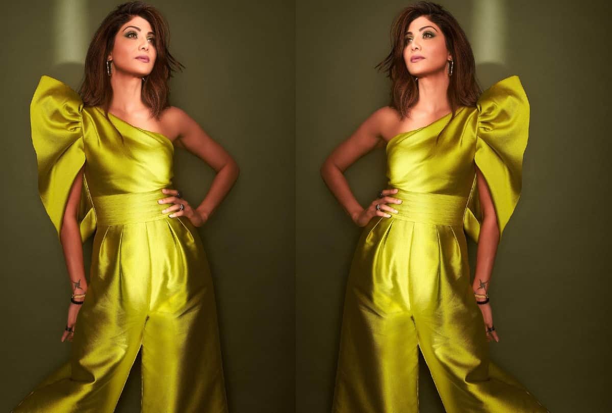 Shilpa Shetty Western Dresses With pallu looks Stylish and trendy