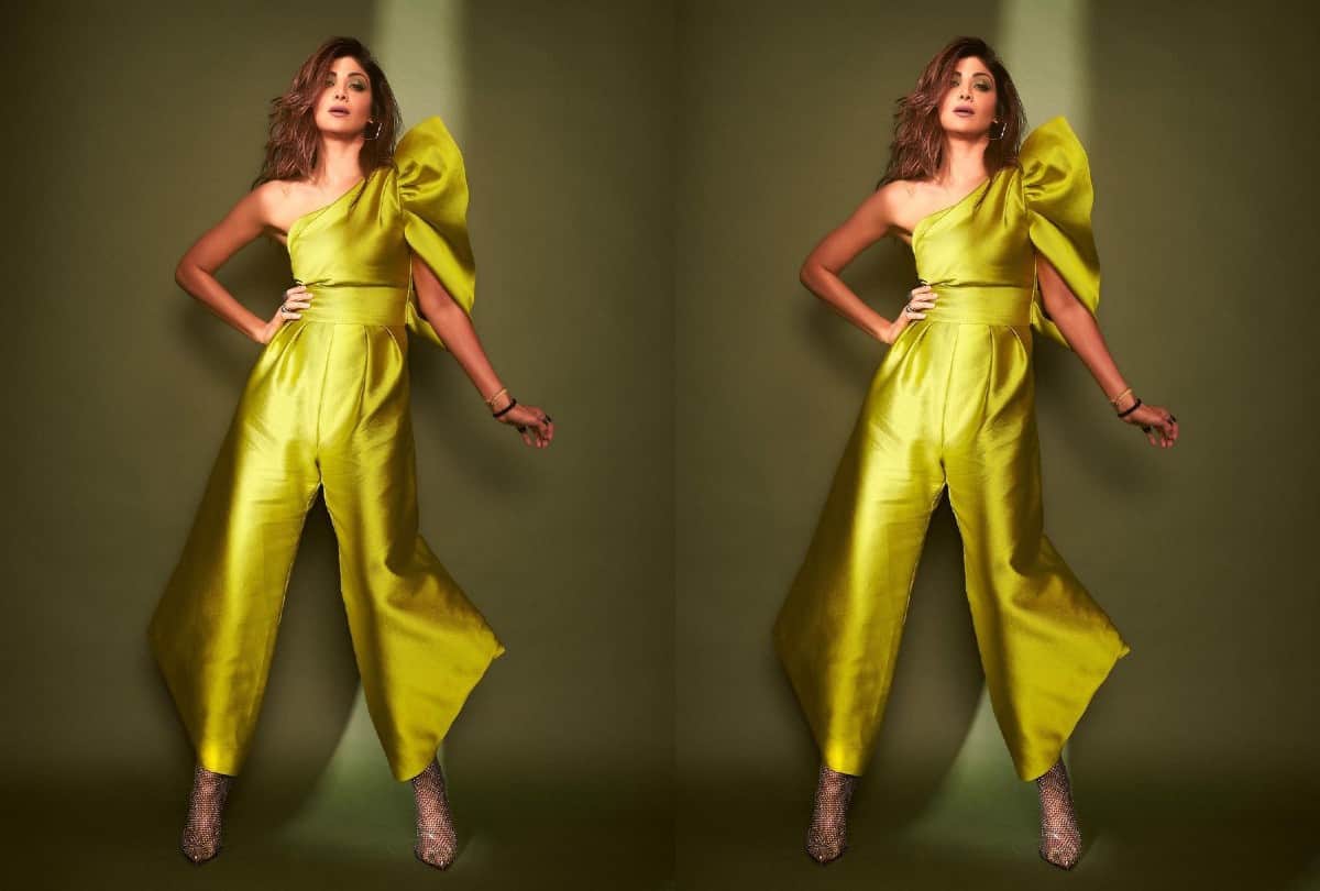 Shilpa Shetty Western Dresses With pallu looks Stylish and trendy