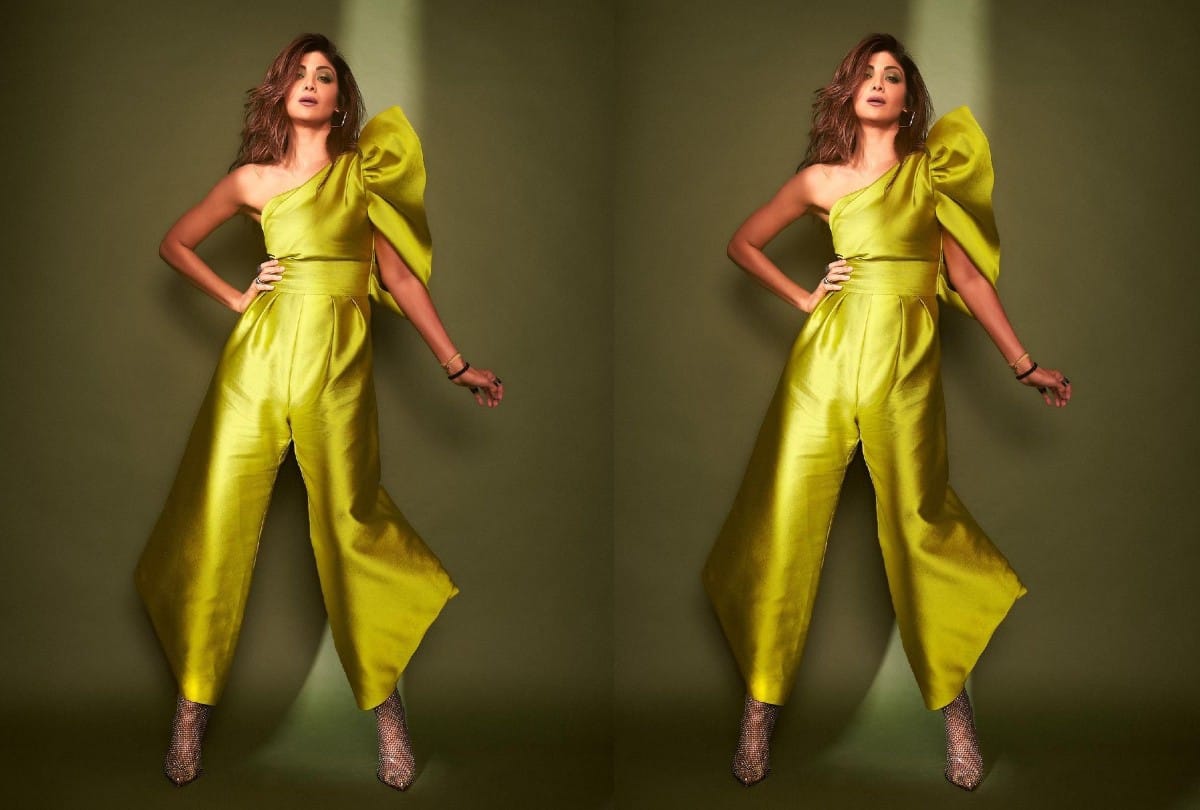 Shilpa Shetty Western Dresses With pallu looks Stylish and trendy