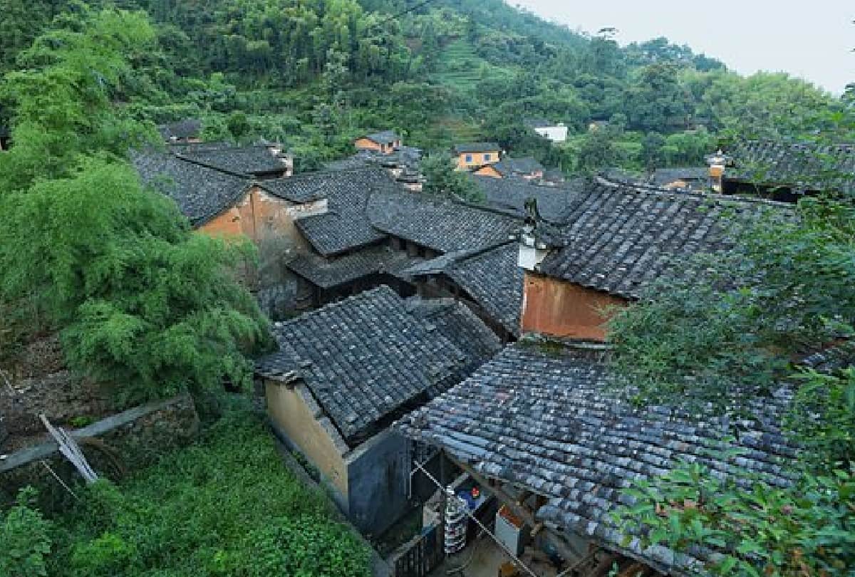 The ghost village that came out of the lake which was drowned in the river 30 years ago
