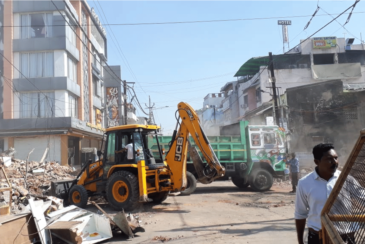 Mahakal Temple Expansion Project: Houses and shops turned into rubble, open ground was visible where the crowd used to live