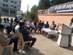 यादव सभा में आयोजित बैठक को संबोधित करते अनिल भगड़ाना।