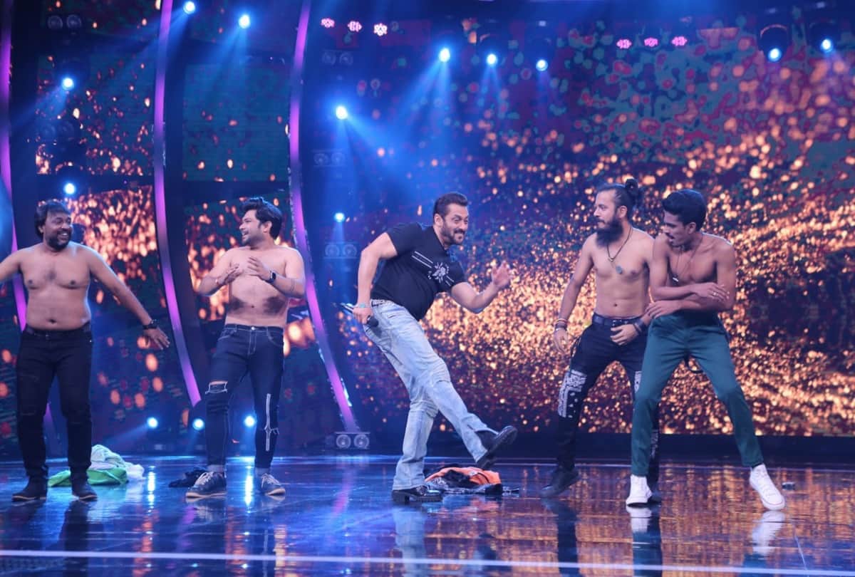 Salman khan Abhishek bachchan to appear as special guests on sa re ga ma pa to promote their movies