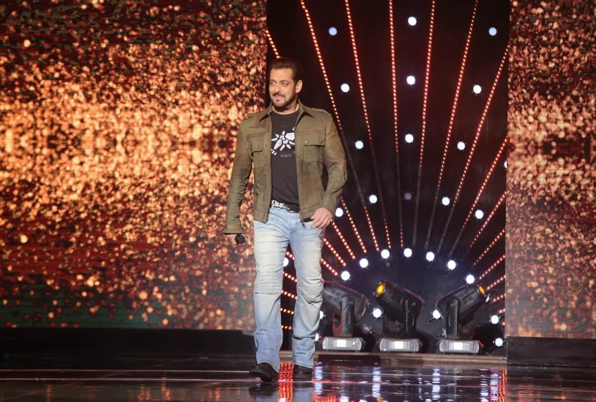 Salman khan Abhishek bachchan to appear as special guests on sa re ga ma pa to promote their movies