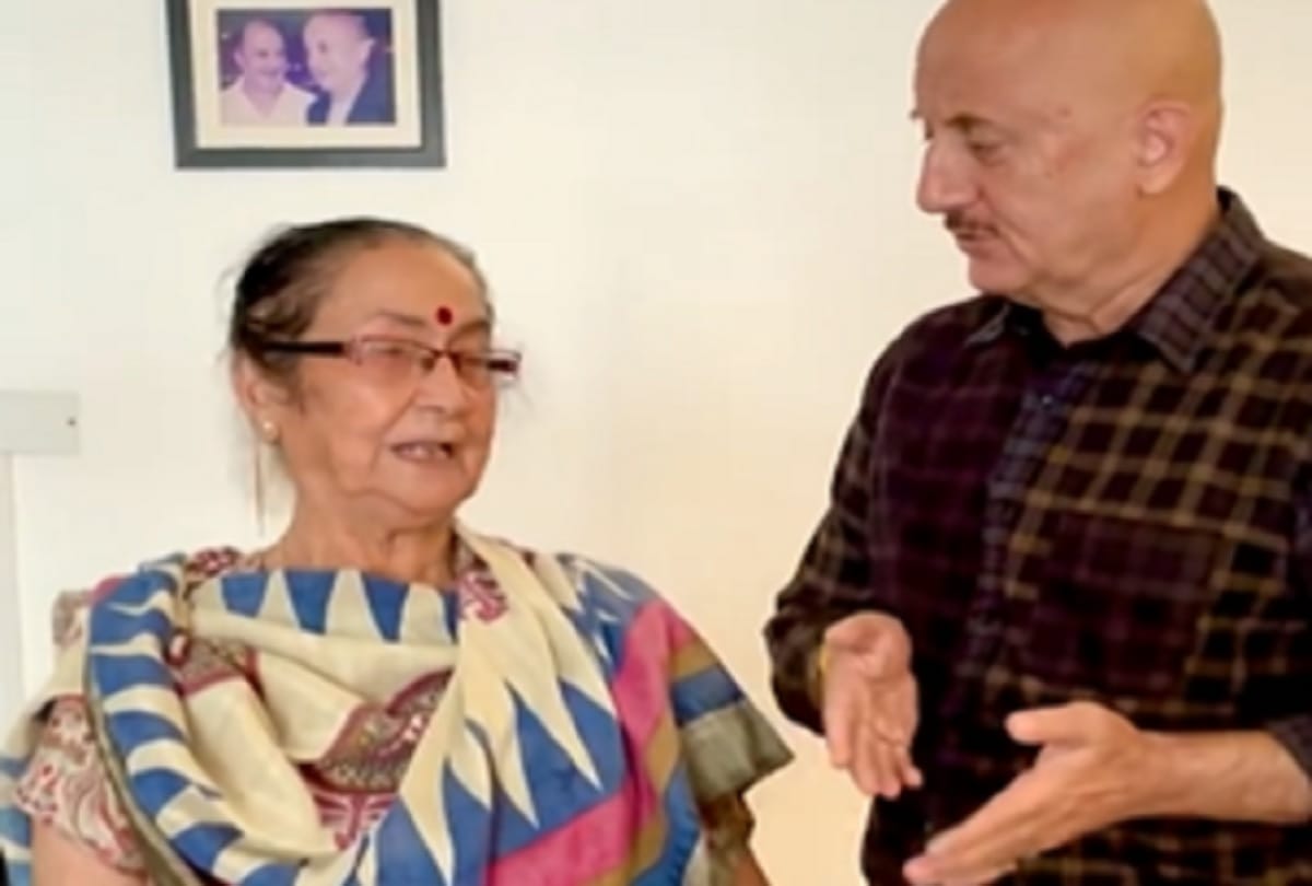 Anupam Kher and brother Raju Kher scolded by Mother Dulari in latest photoshoot see instagram video