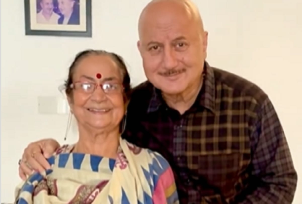 Anupam Kher and brother Raju Kher scolded by Mother Dulari in latest photoshoot see instagram video