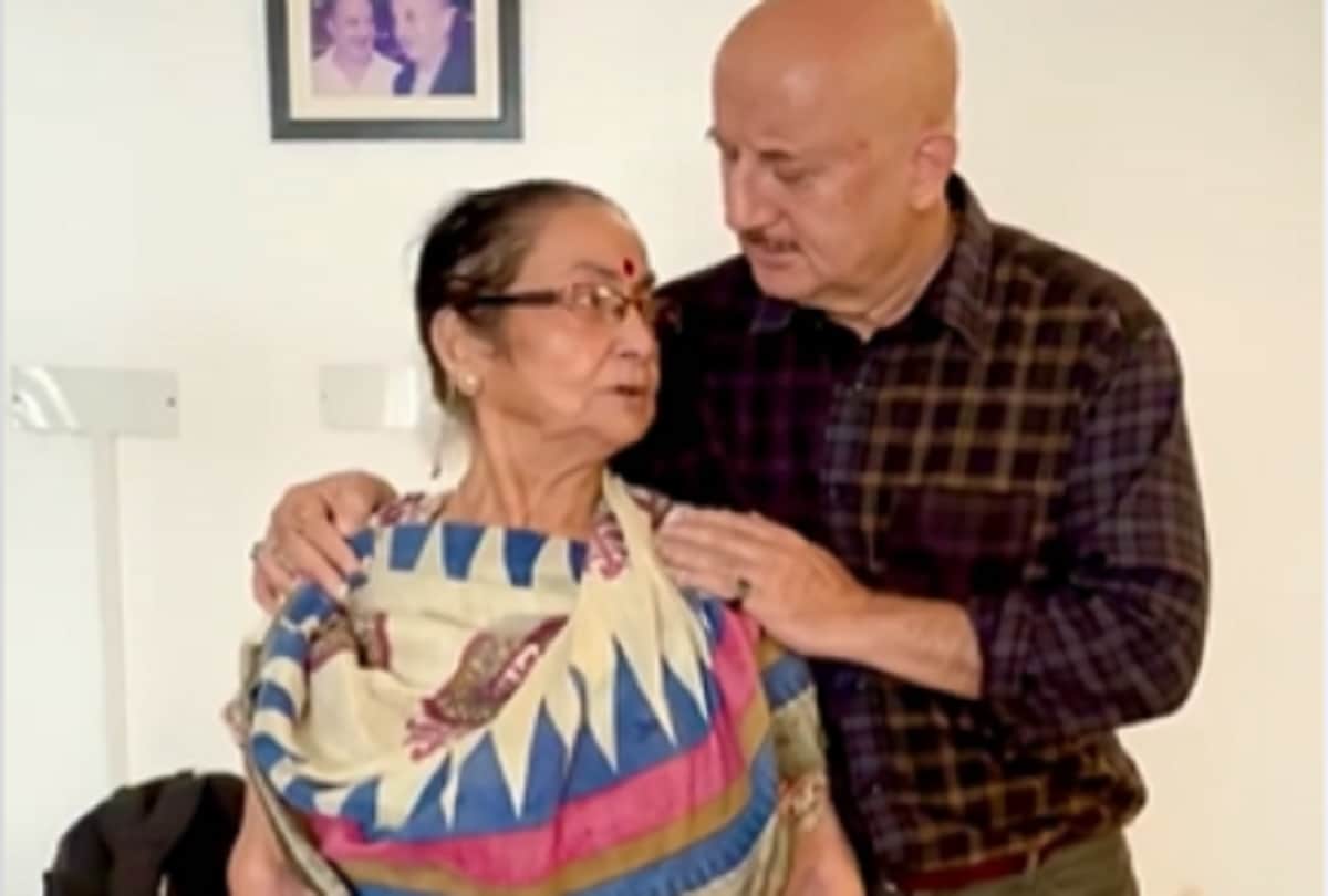 Anupam Kher and brother Raju Kher scolded by Mother Dulari in latest photoshoot see instagram video