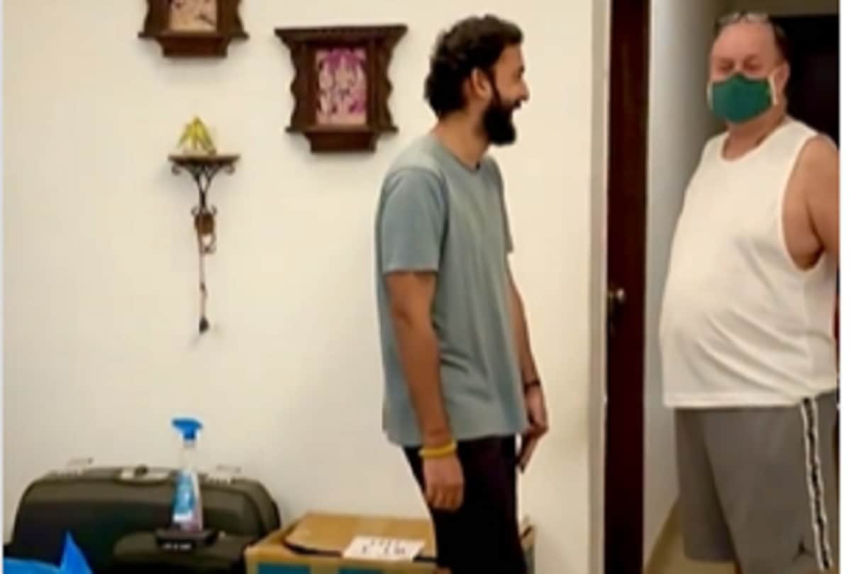 Anupam Kher and brother Raju Kher scolded by Mother Dulari in latest photoshoot see instagram video