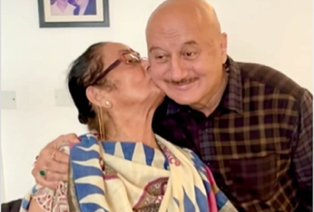 Anupam Kher and brother Raju Kher scolded by Mother Dulari in latest photoshoot see instagram video
