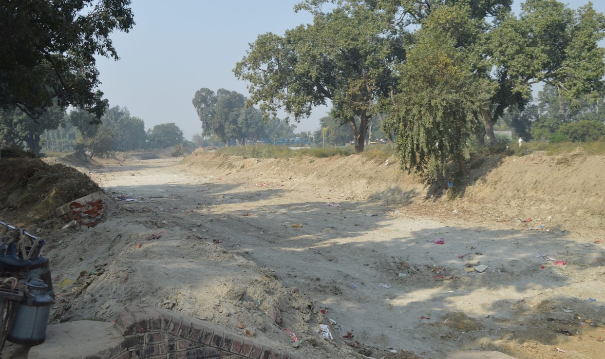 Hathras: Dry canal and Rajbahe, farmers of the district upset