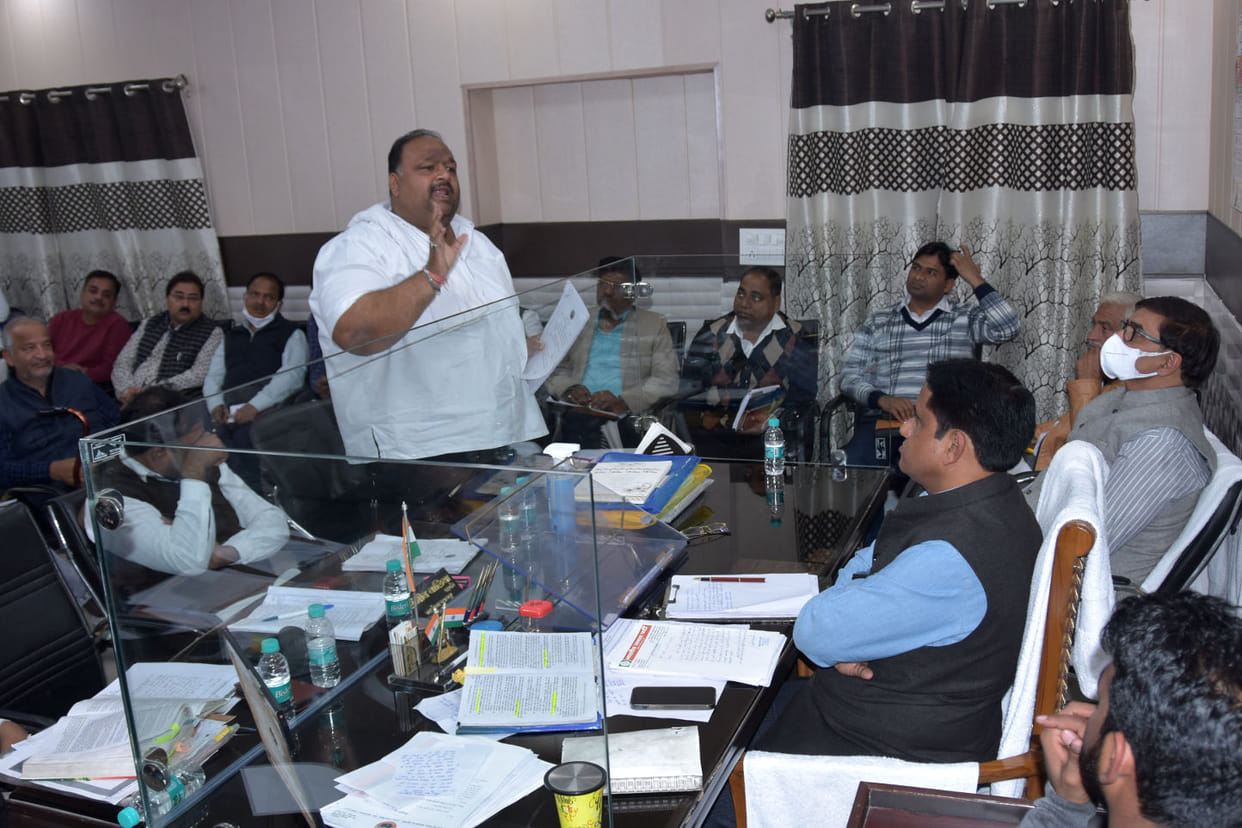 Revised budget of 317.56 crore presented in the meeting