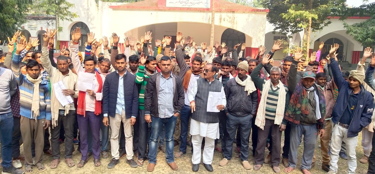 Another lekhpal accused of extorting money from flood victims, complaint to DM