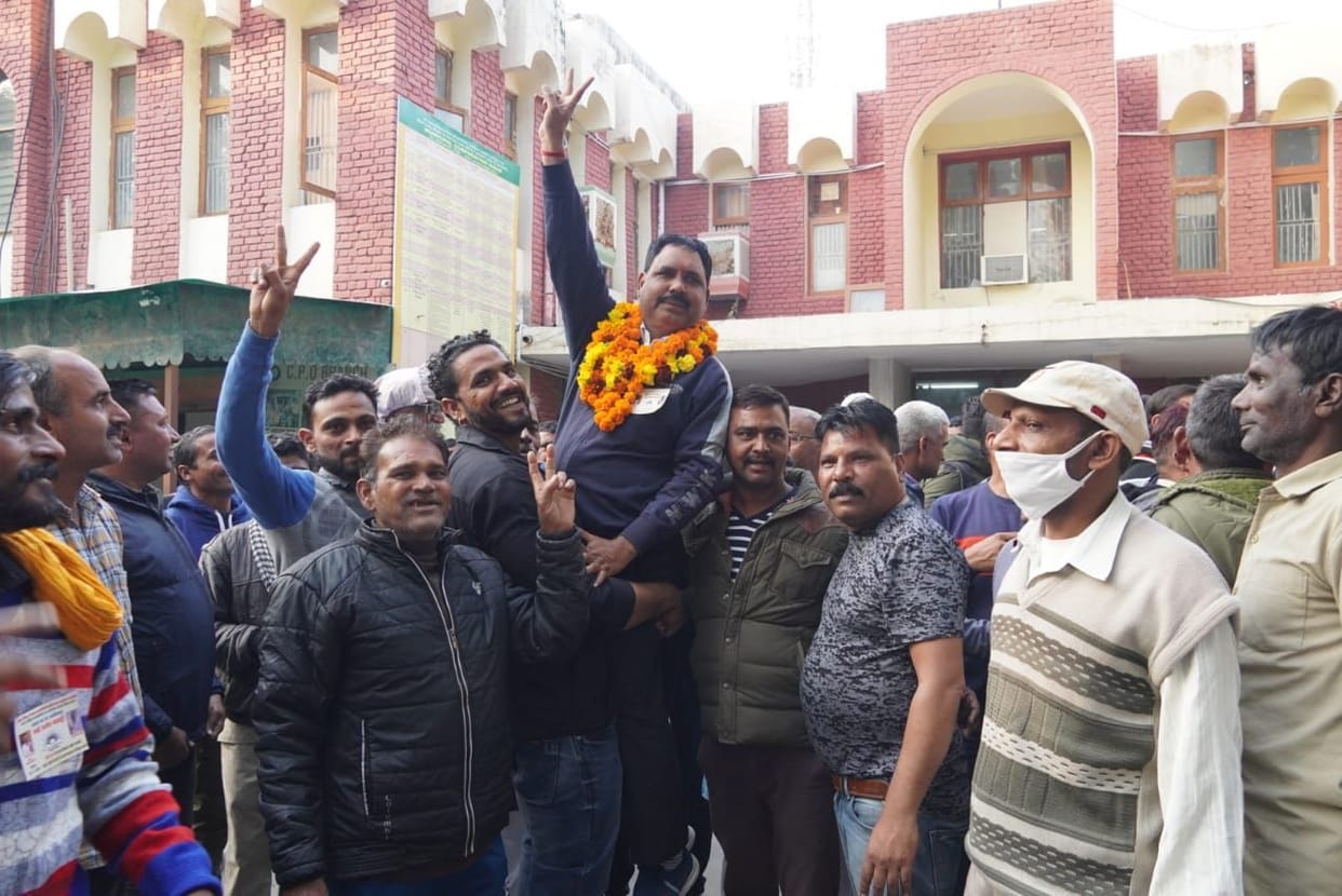 Rajesh Bagdi defeated Pawan Pahwa by 55 votes