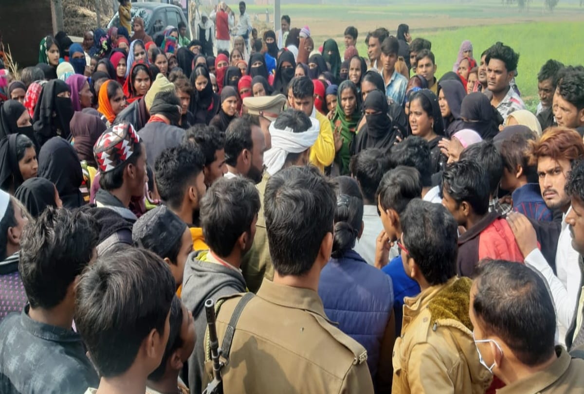 budaun tractor hits mother and her three kids one died