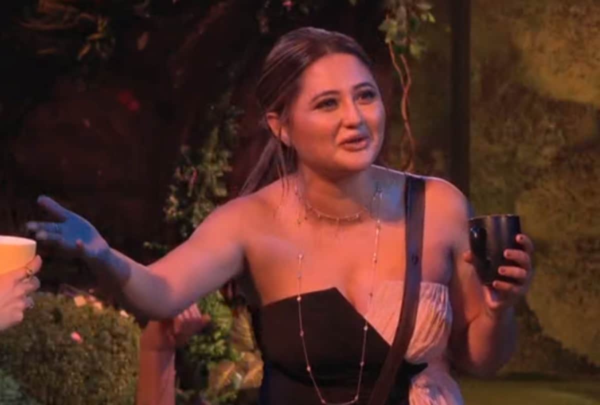 bigg boss 15 rashami desai revealed that tejasswi prakash mother is not happy with her relationship with karan kundrra