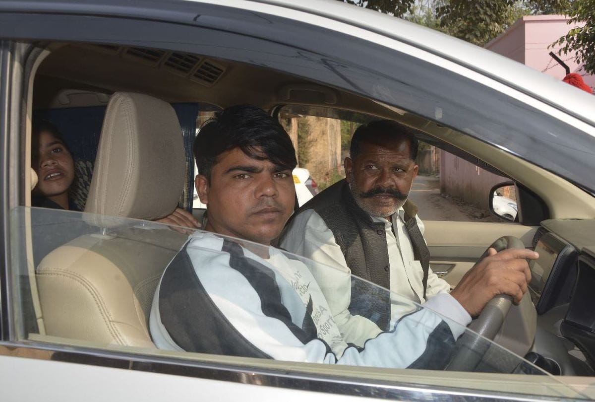 Restriction on entry of vehicles in Government Medical College Firozabad
