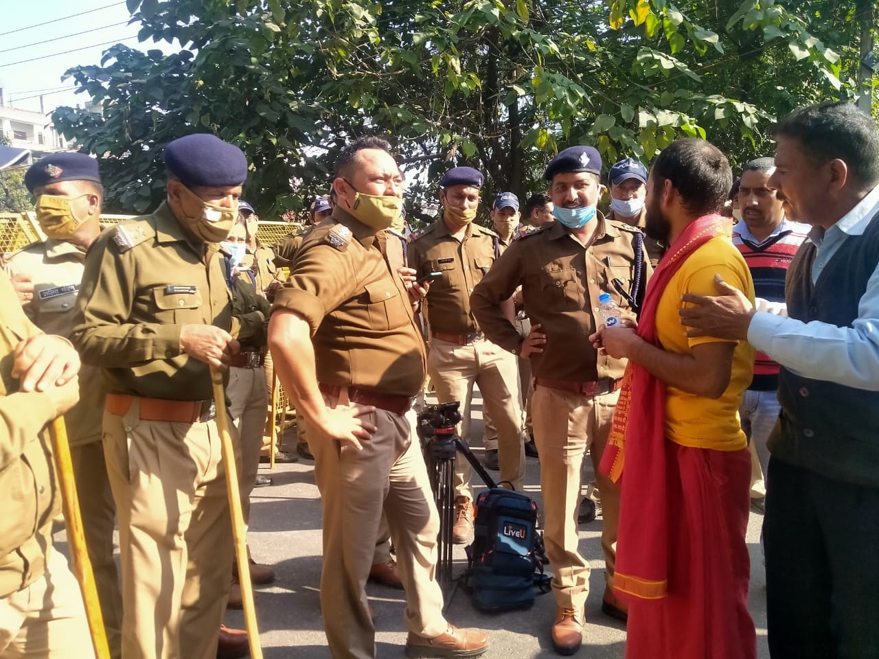 Devasthanam Board: Chardham priest sachivalaya march today in dehradun