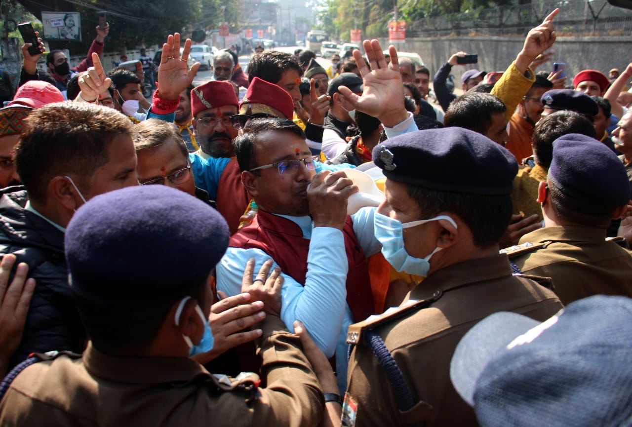 Devasthanam Board: Chardham priest sachivalaya march today in dehradun