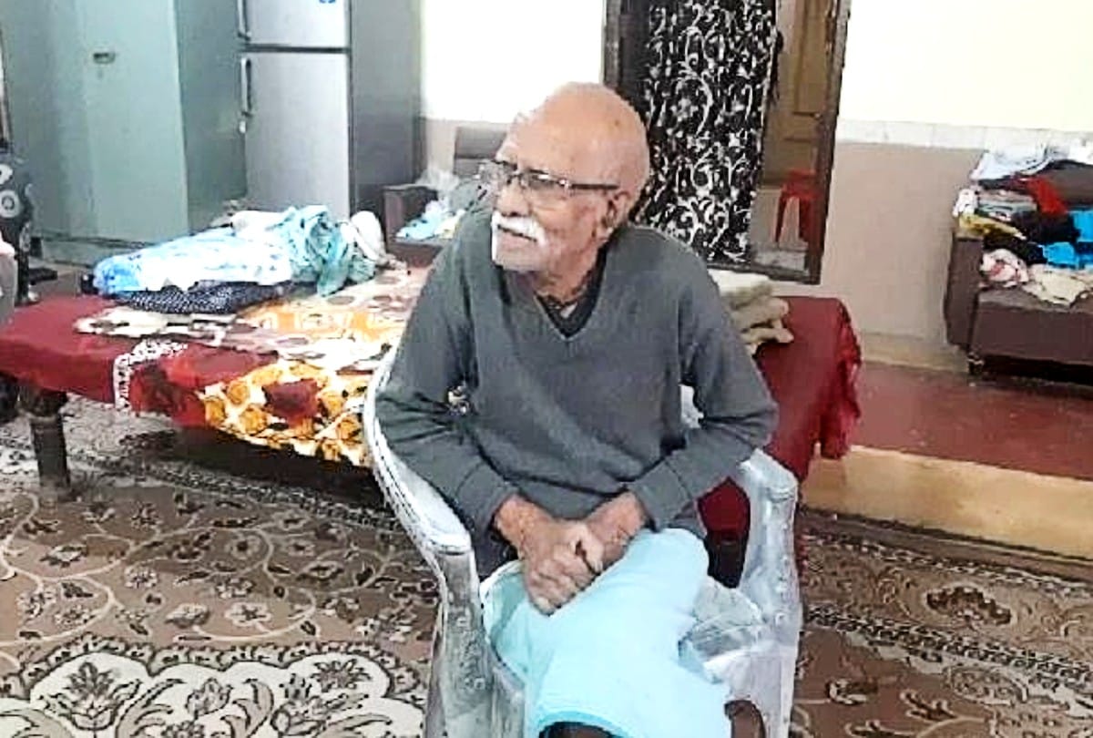 old man made will and gave his property worth two crores to dm agra