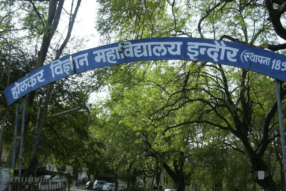 Indore: Obscene comments about Holkar College on Instagram, mobile use banned in college